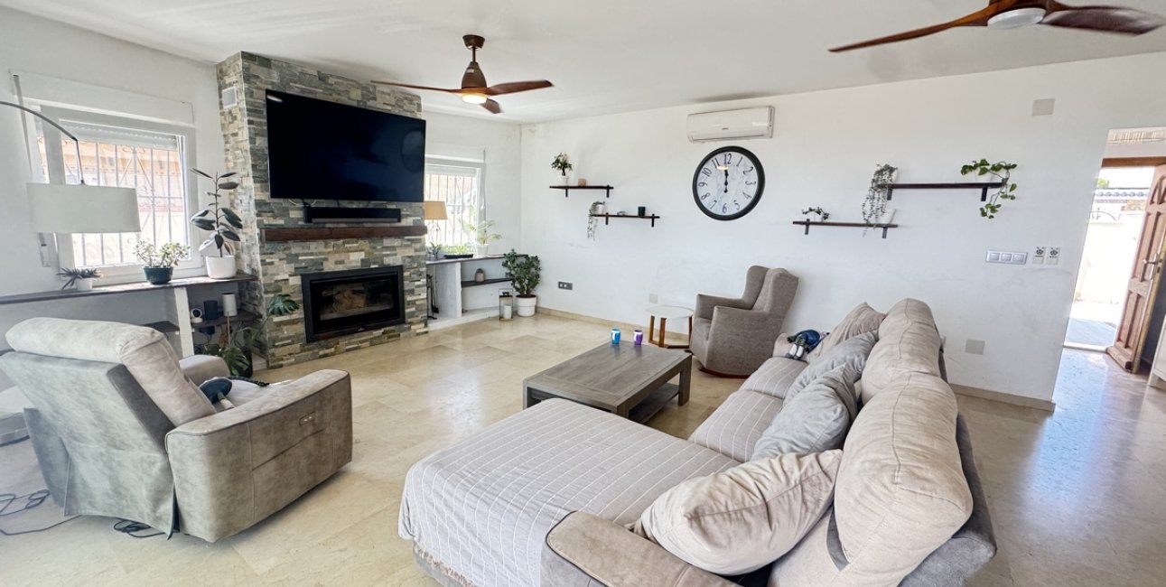 Resale - Villa -
San Miguel de Salinas - Las Comunicaciones