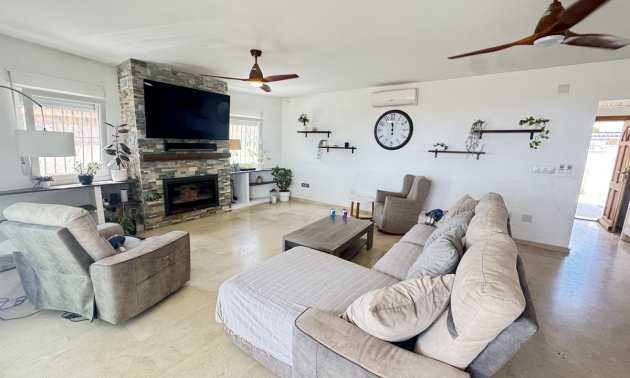 Resale - Villa -
San Miguel de Salinas - Las Comunicaciones