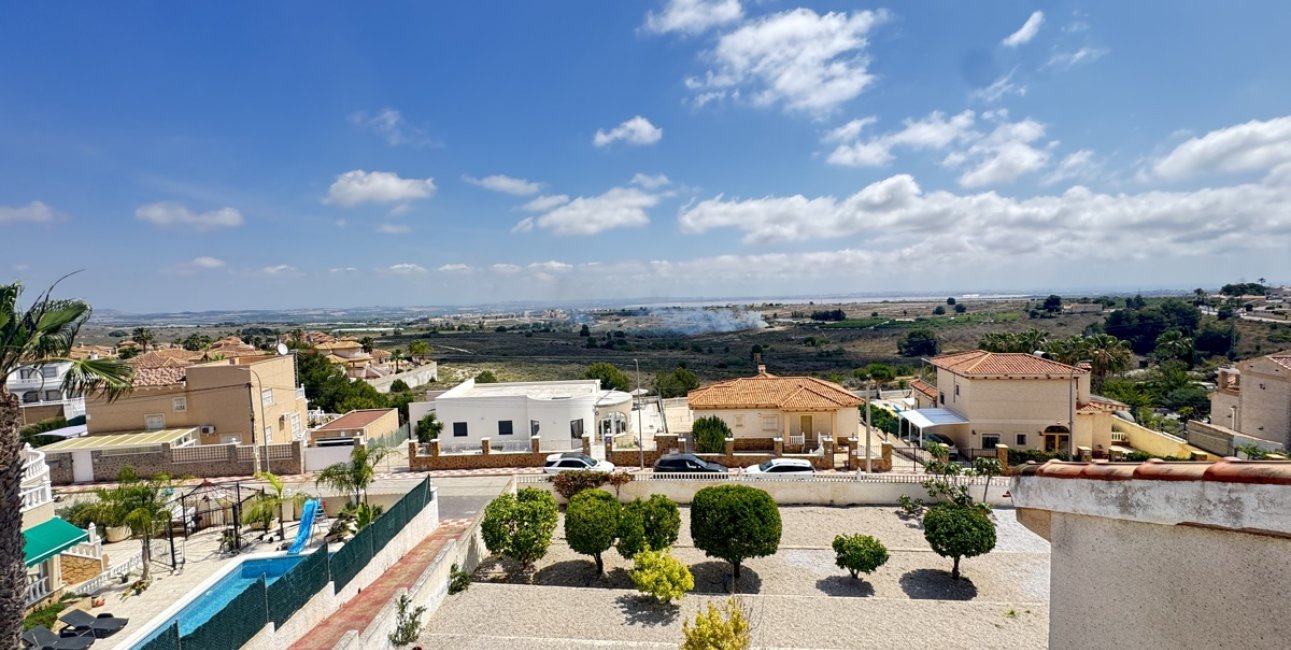 Resale - Villa -
San Miguel de Salinas - Las Comunicaciones