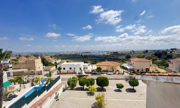 Resale - Villa -
San Miguel de Salinas - Las Comunicaciones