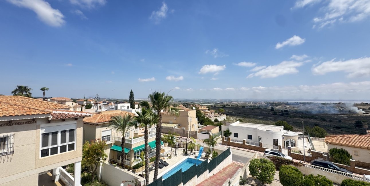 Resale - Villa -
San Miguel de Salinas - Las Comunicaciones