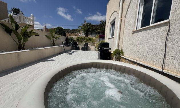 Resale - Villa -
San Miguel de Salinas - Las Comunicaciones