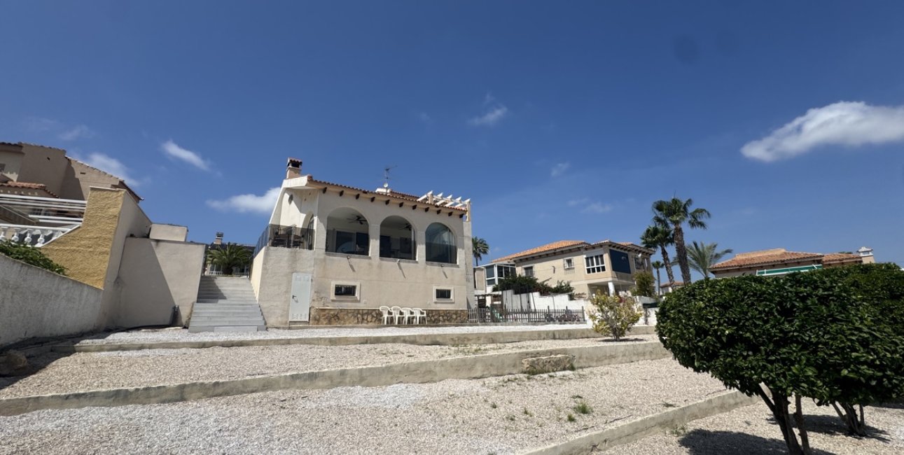 Resale - Villa -
San Miguel de Salinas - Las Comunicaciones