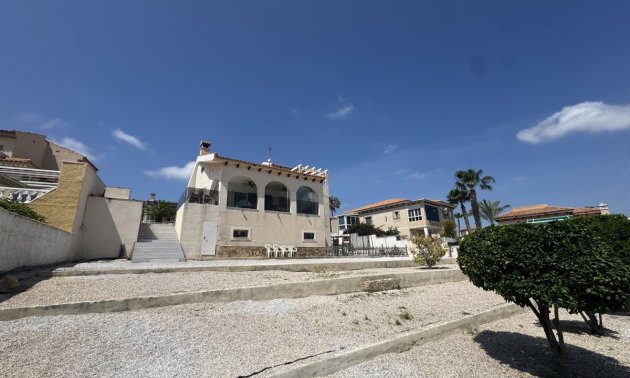 Resale - Villa -
San Miguel de Salinas - Las Comunicaciones
