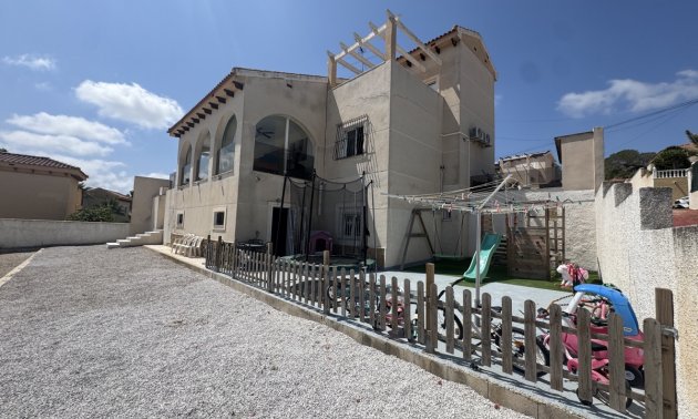 Resale - Villa -
San Miguel de Salinas - Las Comunicaciones