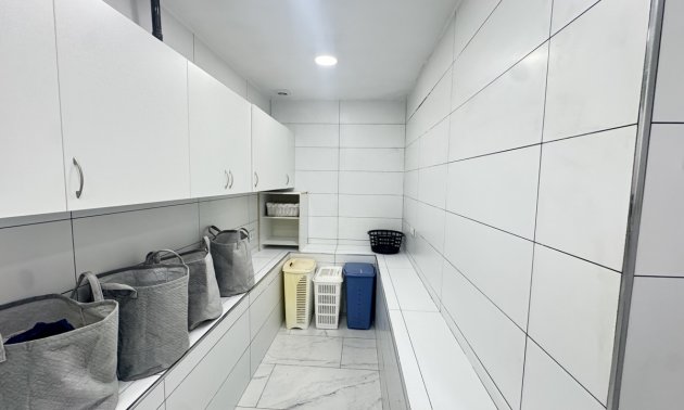 Resale - Villa -
San Miguel de Salinas - Las Comunicaciones