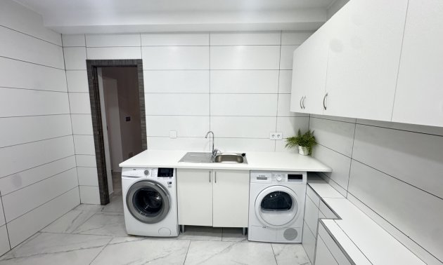Resale - Villa -
San Miguel de Salinas - Las Comunicaciones