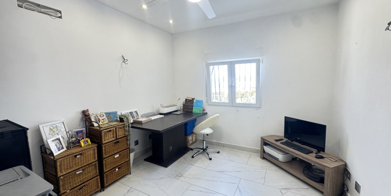 Resale - Villa -
San Miguel de Salinas - Las Comunicaciones
