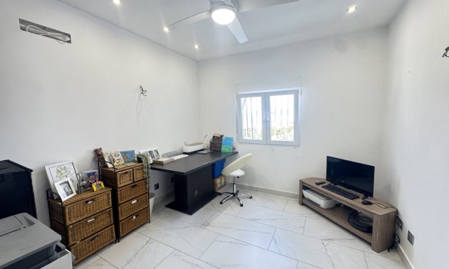 Resale - Villa -
San Miguel de Salinas - Las Comunicaciones