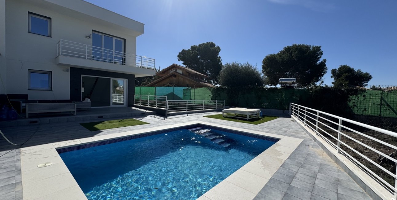 Resale - Villa -
Torrevieja - Los Balcones