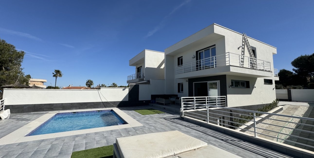 Resale - Villa -
Torrevieja - Los Balcones