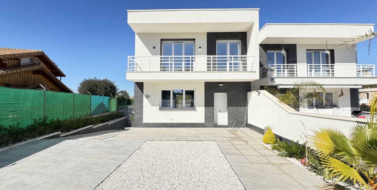 Resale - Villa -
Torrevieja - Los Balcones