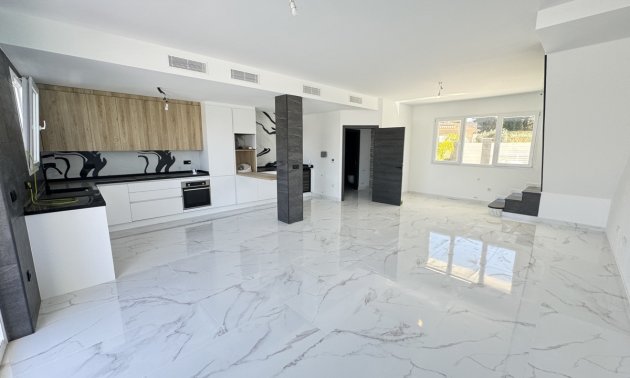 Resale - Villa -
Torrevieja - Los Balcones