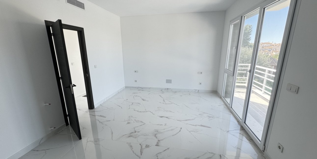 Resale - Villa -
Torrevieja - Los Balcones