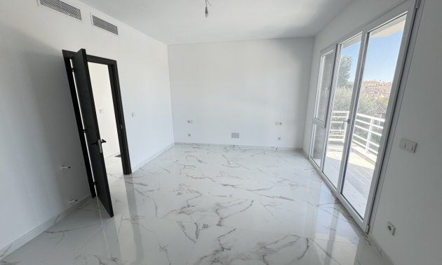 Resale - Villa -
Torrevieja - Los Balcones