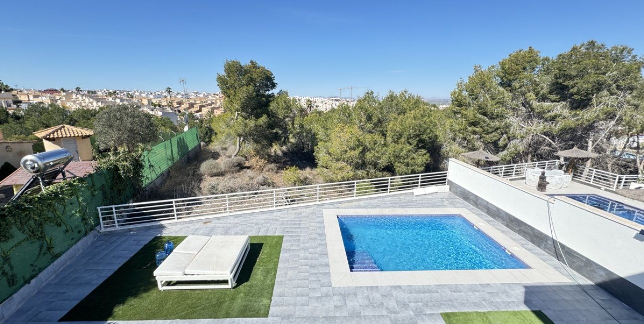 Resale - Villa -
Torrevieja - Los Balcones
