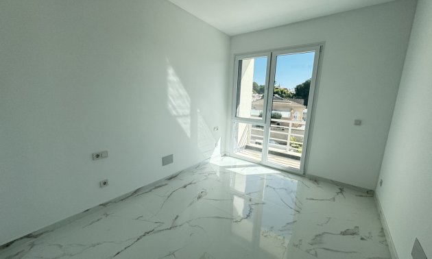 Resale - Villa -
Torrevieja - Los Balcones