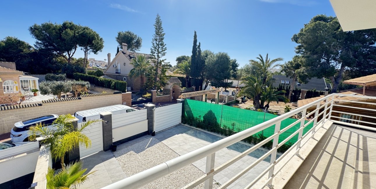 Resale - Villa -
Torrevieja - Los Balcones
