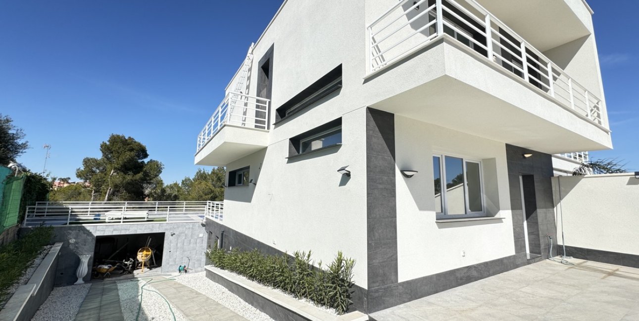 Resale - Villa -
Torrevieja - Los Balcones