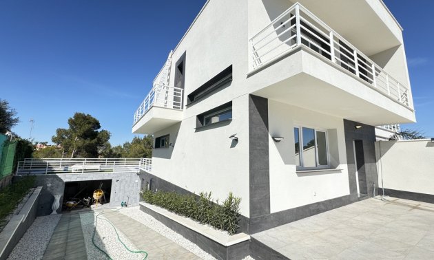 Resale - Villa -
Torrevieja - Los Balcones