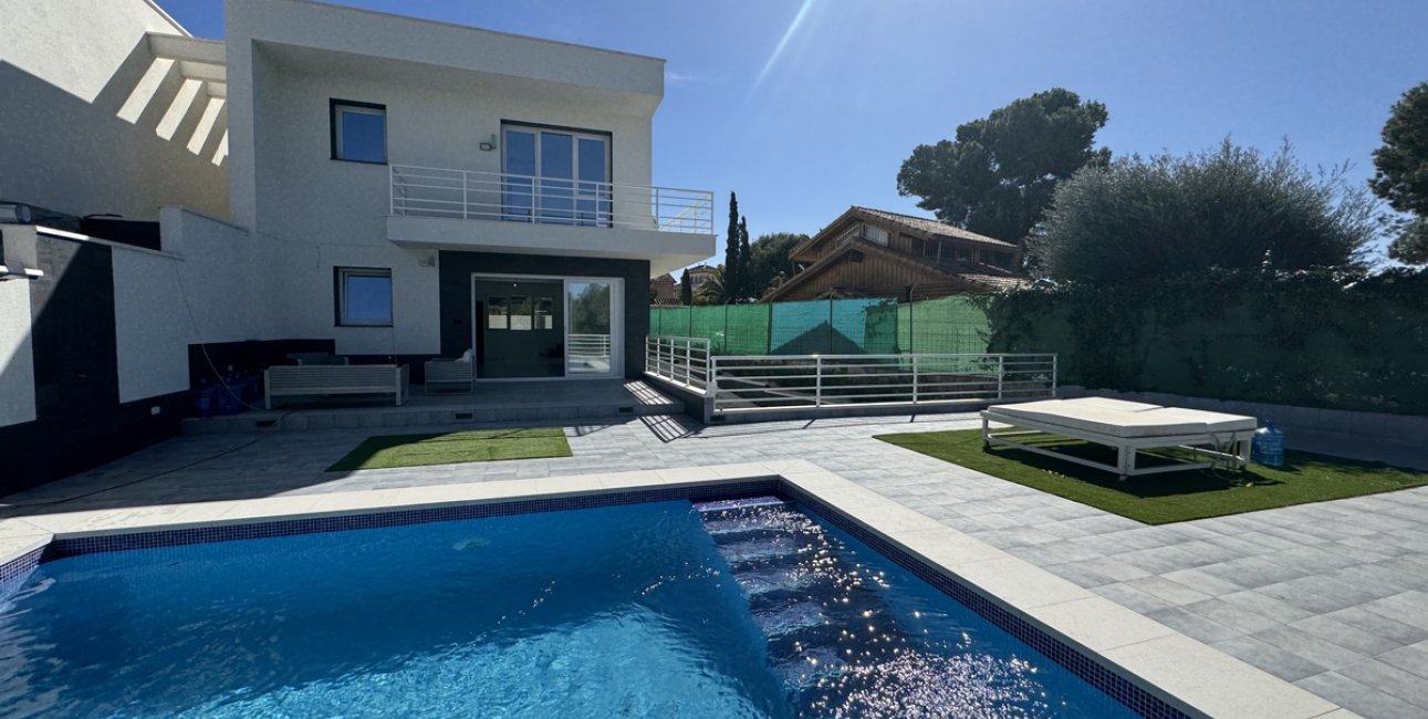 Resale - Villa -
Torrevieja - Los Balcones