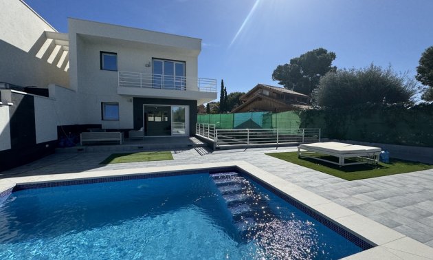 Resale - Villa -
Torrevieja - Los Balcones