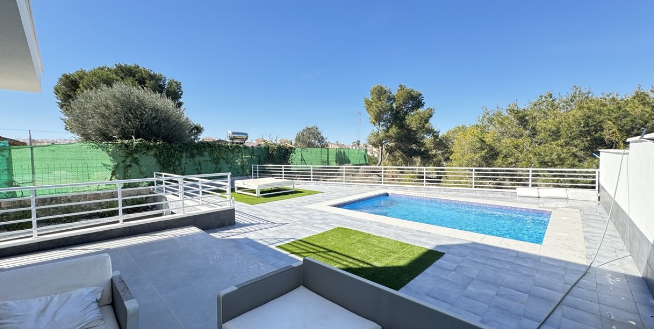 Resale - Villa -
Torrevieja - Los Balcones