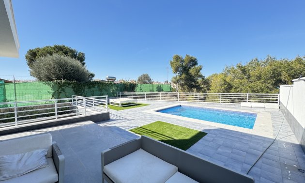 Resale - Villa -
Torrevieja - Los Balcones