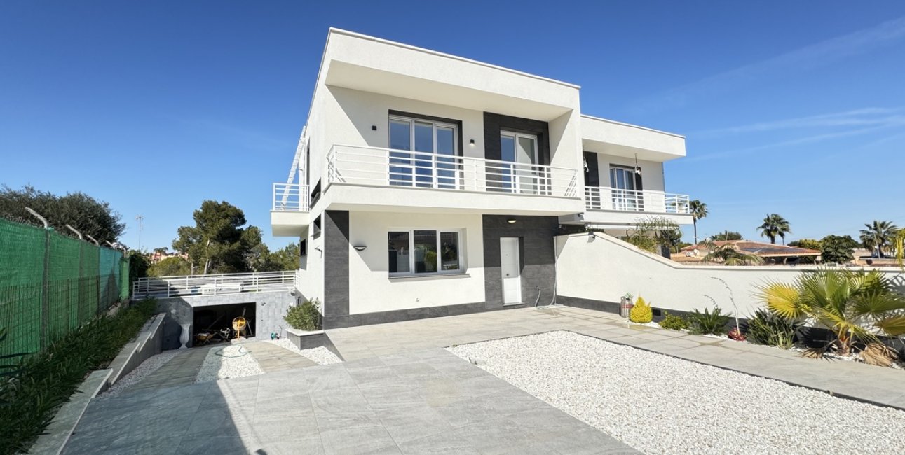 Resale - Villa -
Torrevieja - Los Balcones