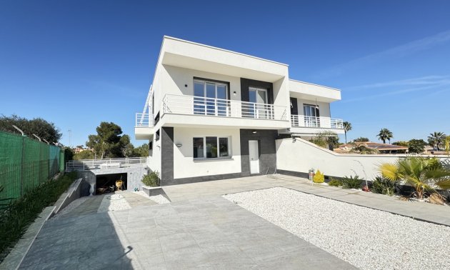 Resale - Villa -
Torrevieja - Los Balcones