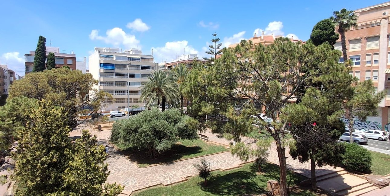Resale - Apartment / flat -
Torrevieja - Playa Del Cura