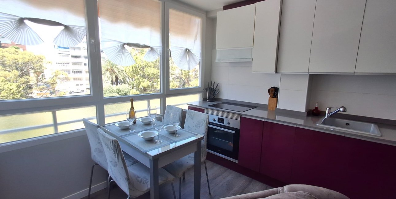 Resale - Apartment / flat -
Torrevieja - Playa Del Cura