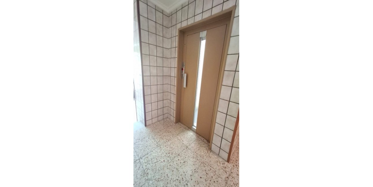 Resale - Apartment / flat -
Torrevieja - Playa Del Cura