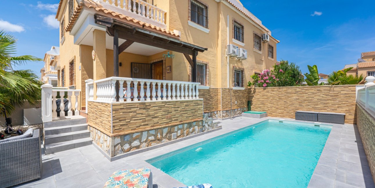 Resale - Townhouse -
Ciudad Quesada - Lo Marabu