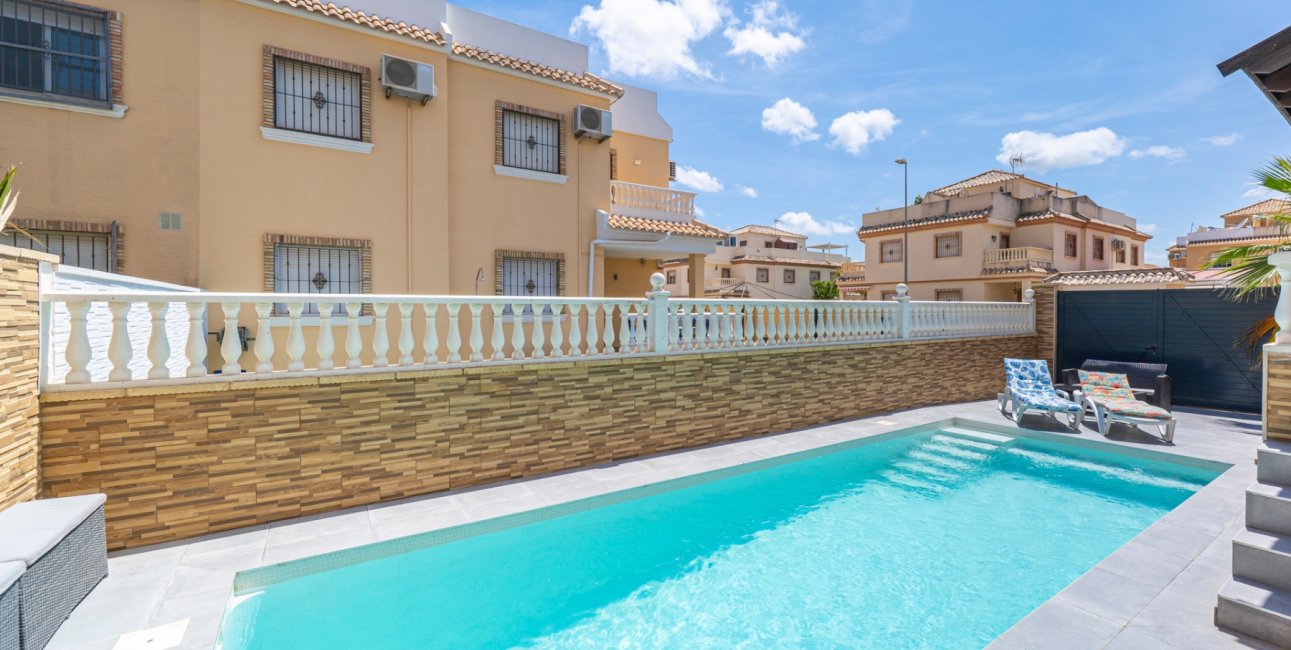 Resale - Townhouse -
Ciudad Quesada - Lo Marabu