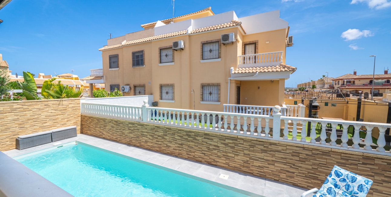 Resale - Townhouse -
Ciudad Quesada - Lo Marabu
