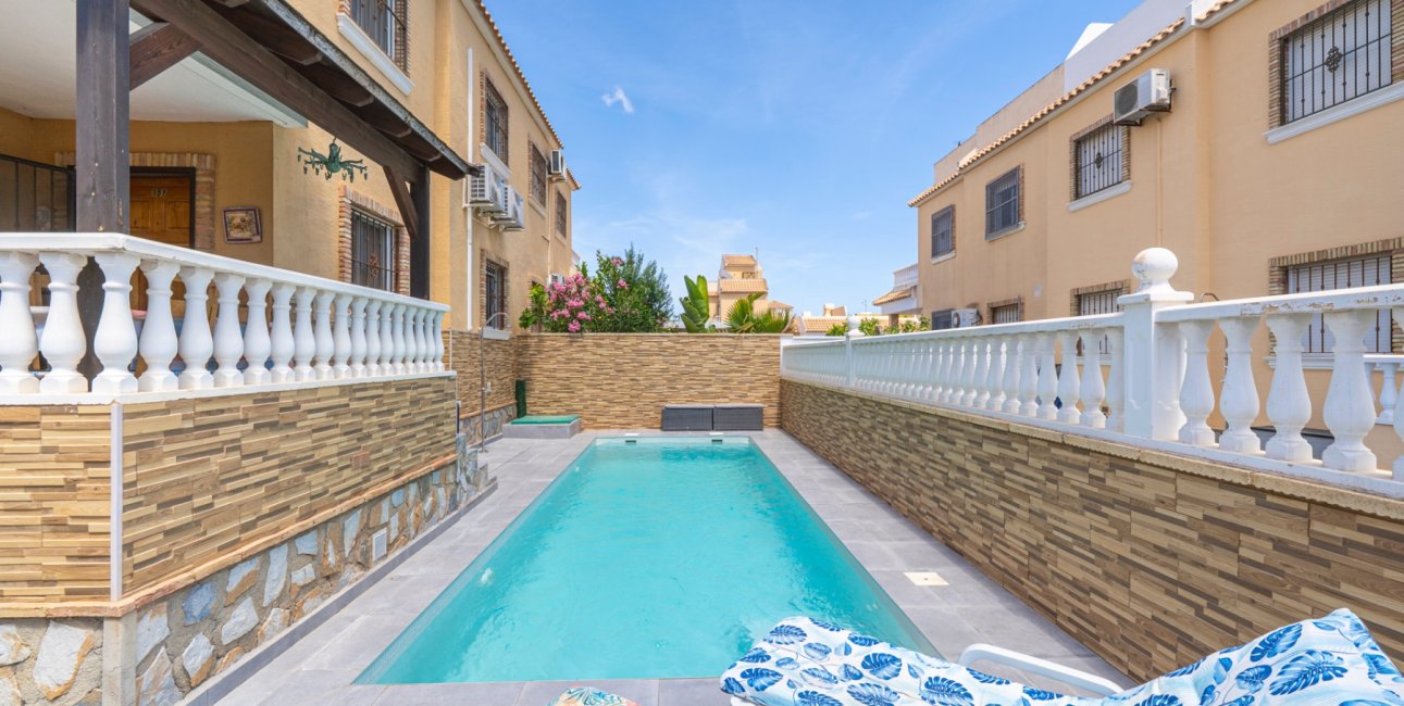Resale - Townhouse -
Ciudad Quesada - Lo Marabu