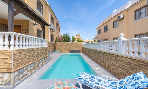 Resale - Townhouse -
Ciudad Quesada - Lo Marabu