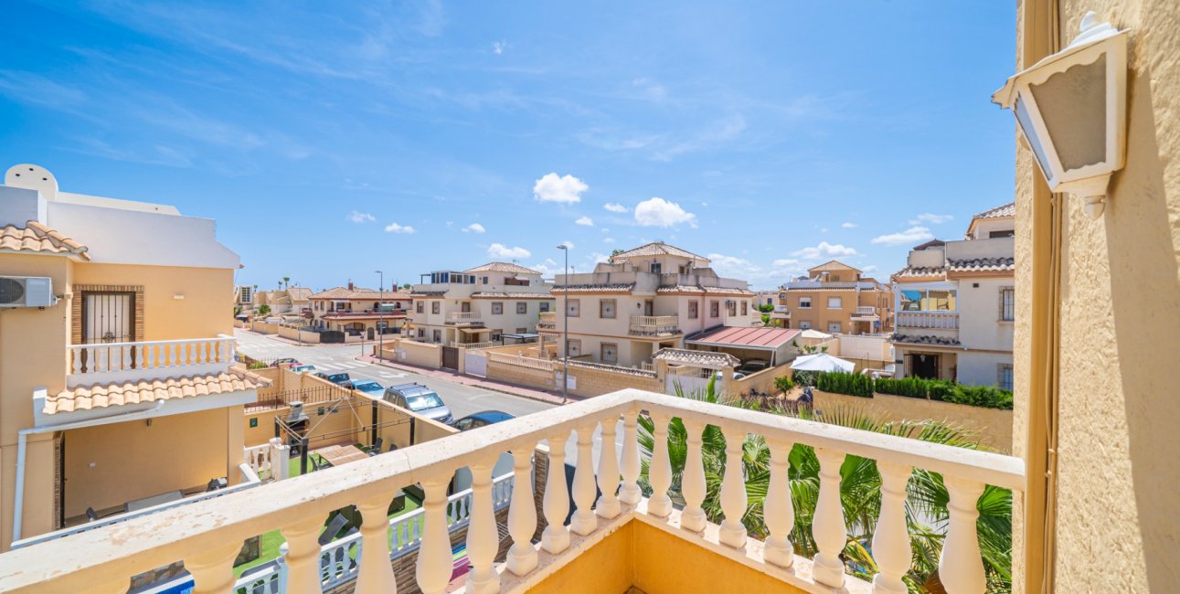 Resale - Townhouse -
Ciudad Quesada - Lo Marabu