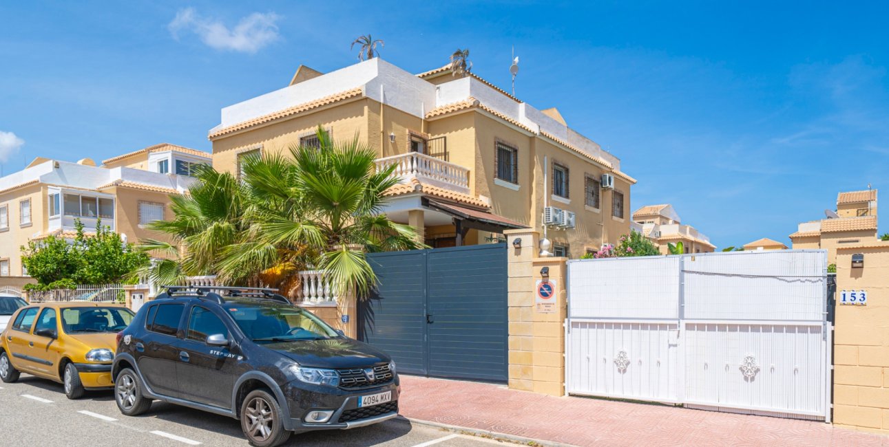Resale - Townhouse -
Ciudad Quesada - Lo Marabu