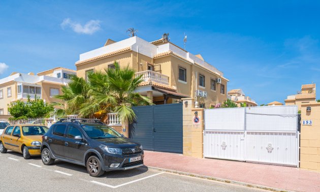Resale - Townhouse -
Ciudad Quesada - Lo Marabu