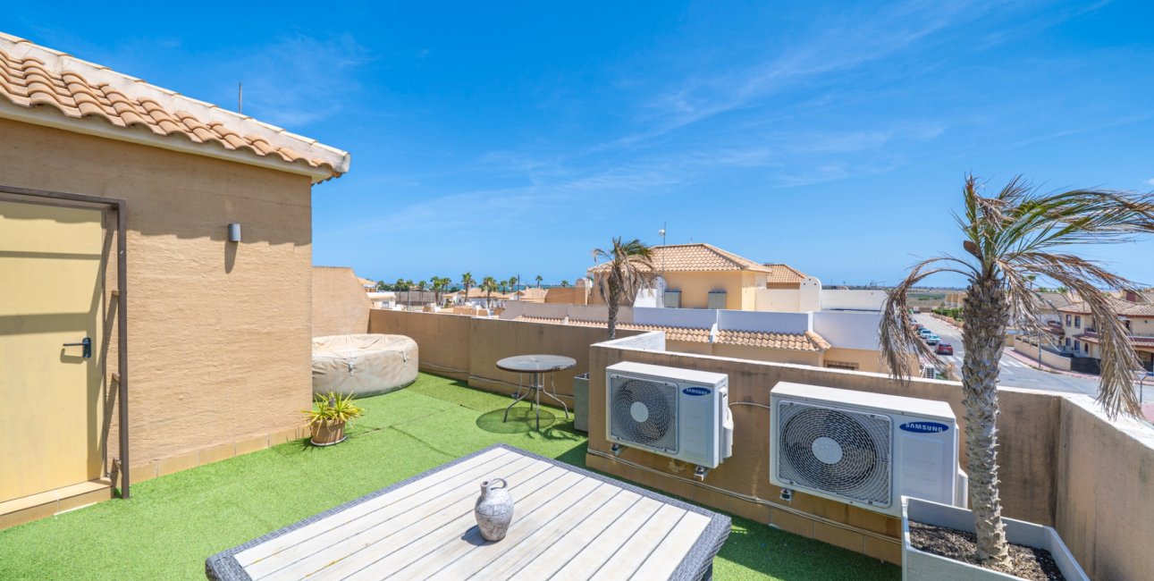 Resale - Townhouse -
Ciudad Quesada - Lo Marabu