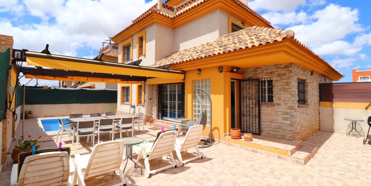 Resale - Townhouse -
Los Montesinos - La Herrada