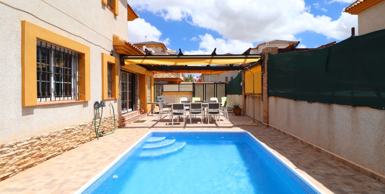 Resale - Townhouse -
Los Montesinos - La Herrada
