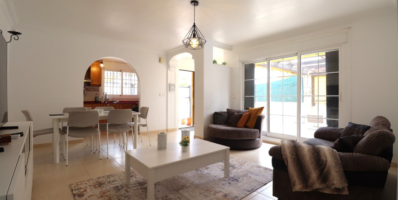 Resale - Townhouse -
Los Montesinos - La Herrada