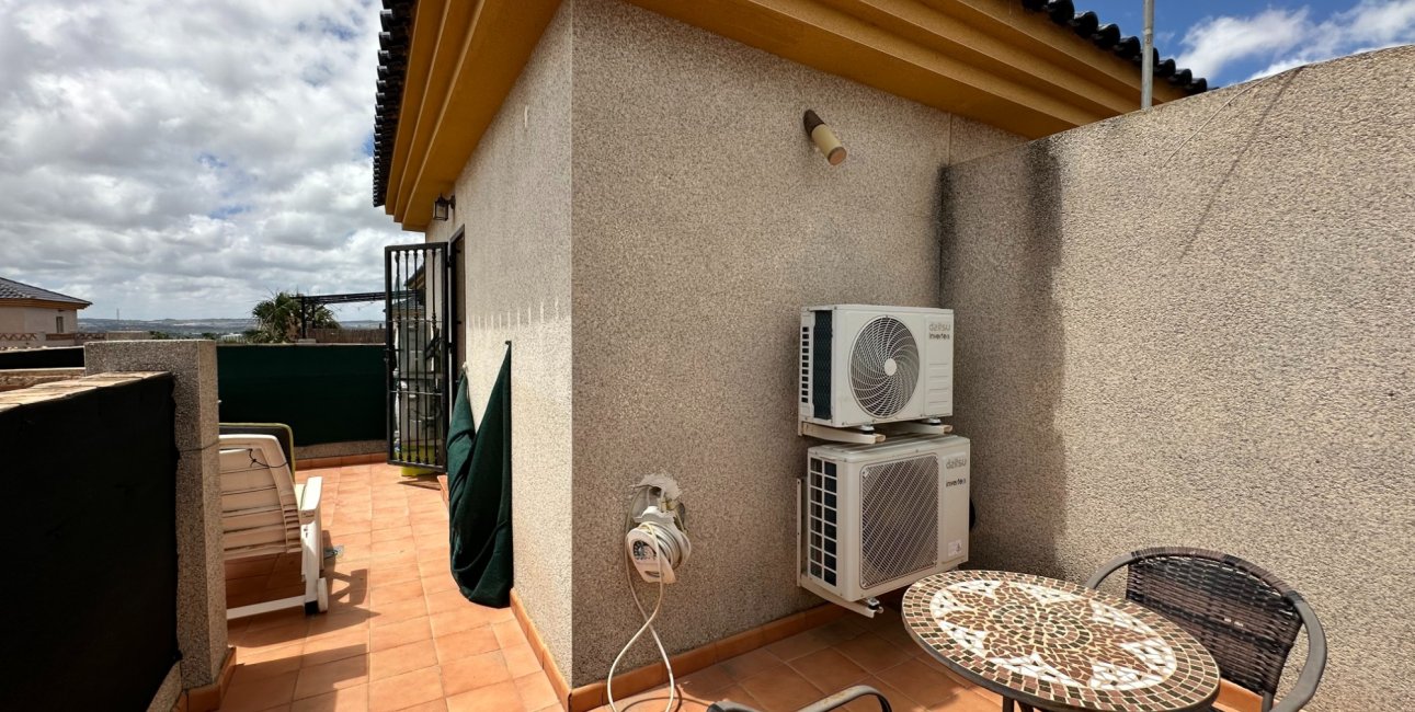 Resale - Townhouse -
Los Montesinos - La Herrada