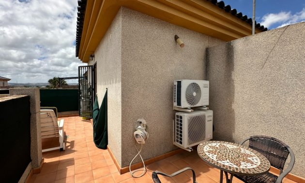 Resale - Townhouse -
Los Montesinos - La Herrada