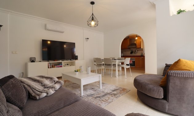 Resale - Townhouse -
Los Montesinos - La Herrada