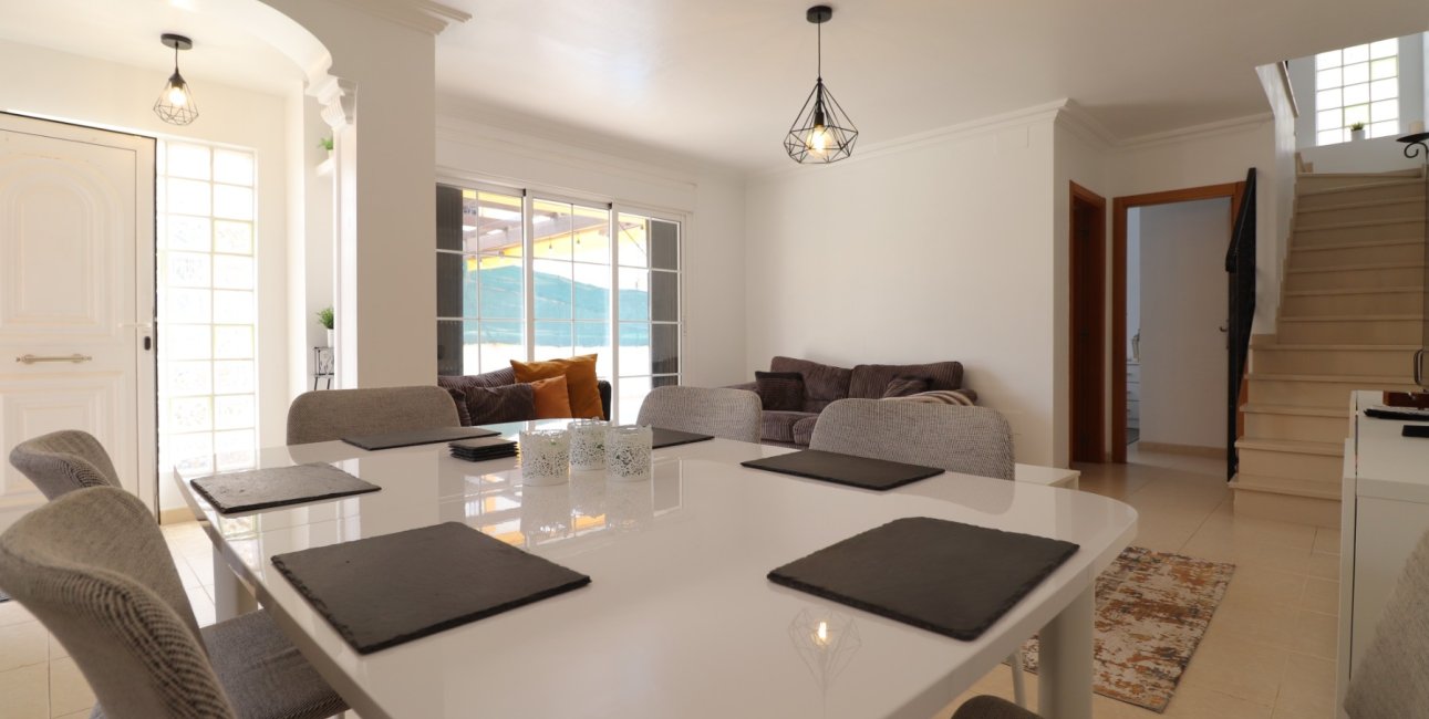 Resale - Townhouse -
Los Montesinos - La Herrada