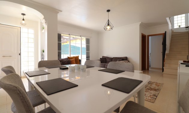 Resale - Townhouse -
Los Montesinos - La Herrada